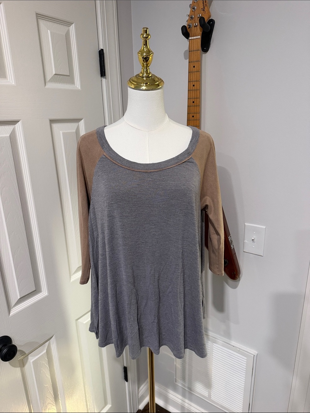 Chloe K (Nordstrom) Gray Body with Tan Raglan Long Sleeve Tee